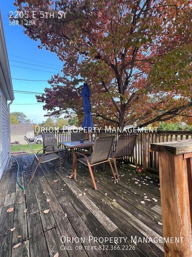 Building Photo - 2205 E 5th St