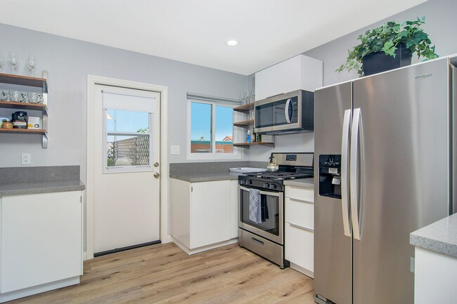 Building Photo - Cozy remodeled 2 beds 1 bath apt in Point ...