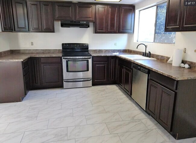 Building Photo - 632 Kenoak Dr