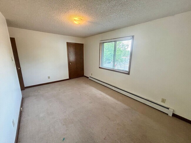 Building Photo - 1624 Azalea Dr