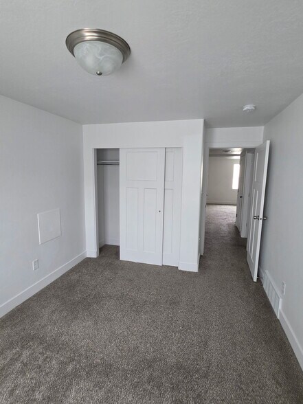 Building Photo - 658 N Butte Ln