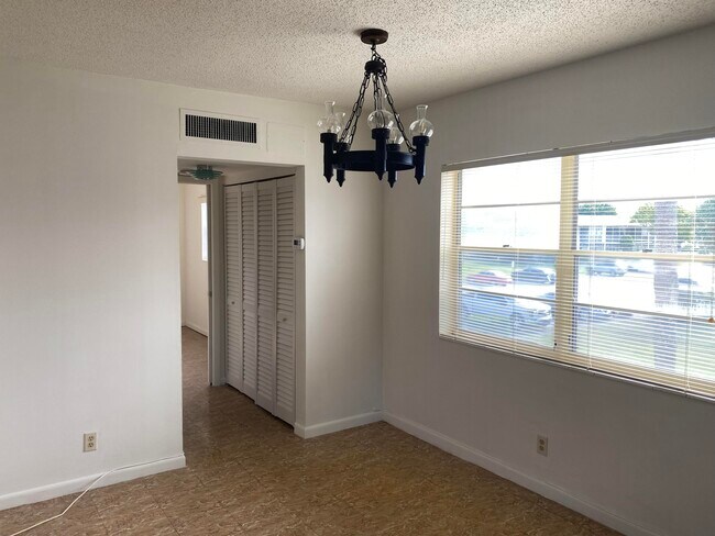 Building Photo - 209 Norwich I