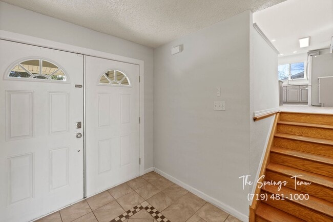 Building Photo - CHARMING 5BD/3BA NEAR FT CARSON - Deposit Waiver Available