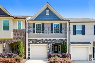 Building Photo - Townhome | Back Patio with Privacy Fence |...