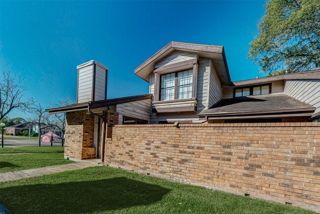 Building Photo - 200 Pecan Dr