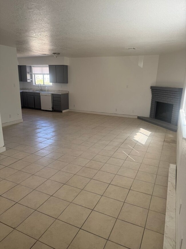 Building Photo - 6987 Mendon Ln