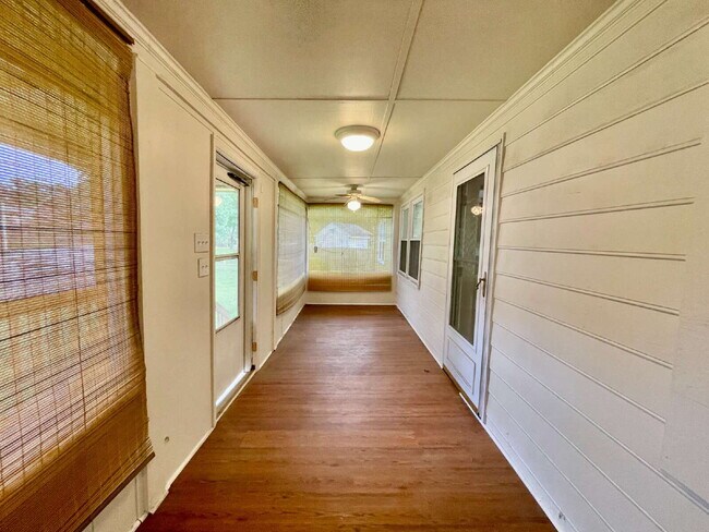Building Photo - Spacious 6-Bedroom Gem In Fayetteville!