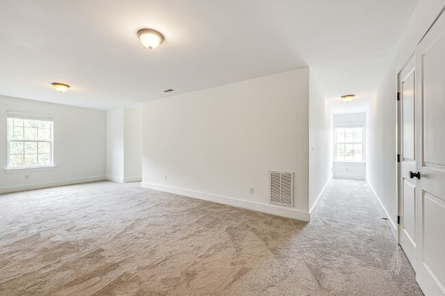 Building Photo - Newly renovated 2 Bedroom Condo with a bon...