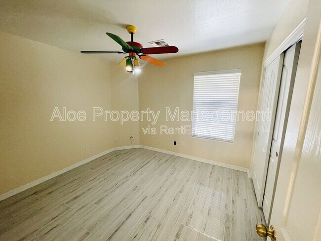 Building Photo - 43724 Elm Dr