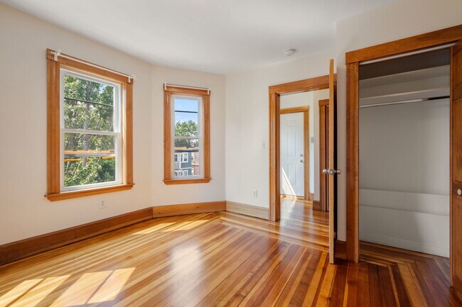Building Photo - 26 Chilton St
