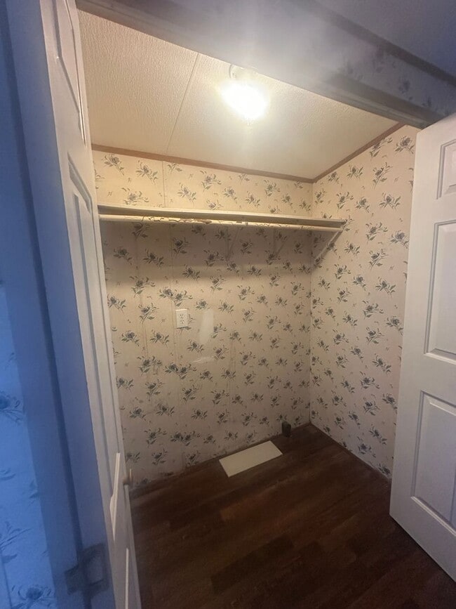Building Photo - 3 Bed/2 Bath Mobile Home