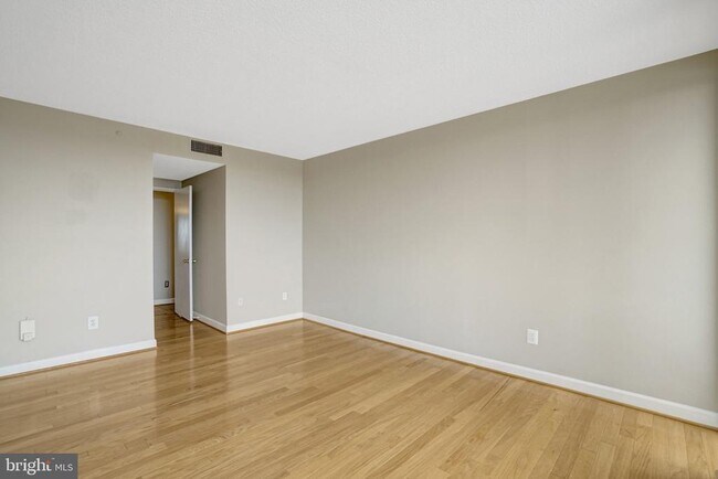 Building Photo - 6301 Stevenson Ave