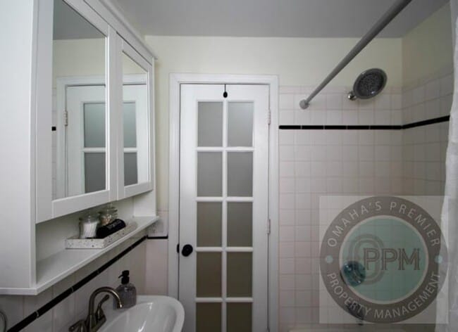 Building Photo - 822 N 50th Ave