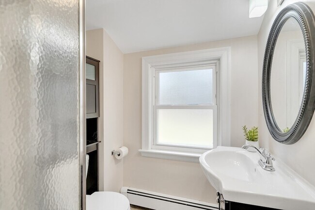 Building Photo - 24 Ledgelawn Ave