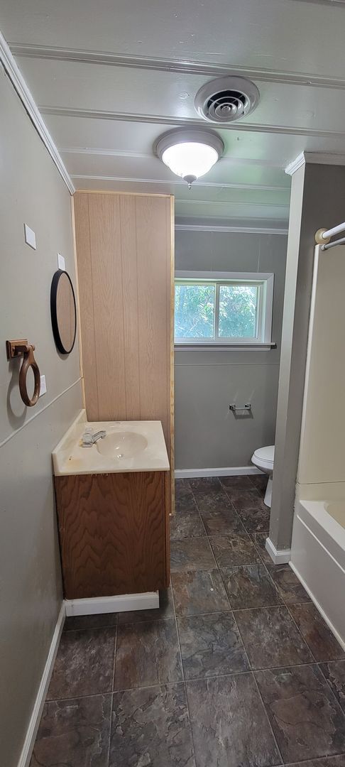 Building Photo - 2/1 Duplex Towards Cave City - 6-12 MONTH ...
