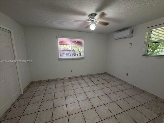 Building Photo - 4935 SW 101st Ave