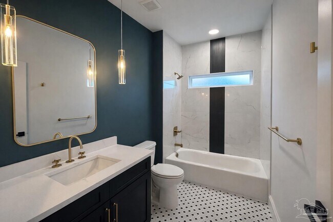 Building Photo - 606 E Leonard St