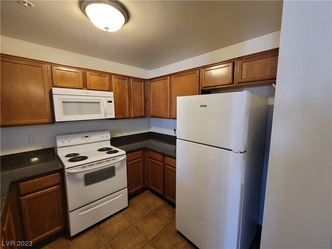 Building Photo - 2121 Blue Breeze Dr