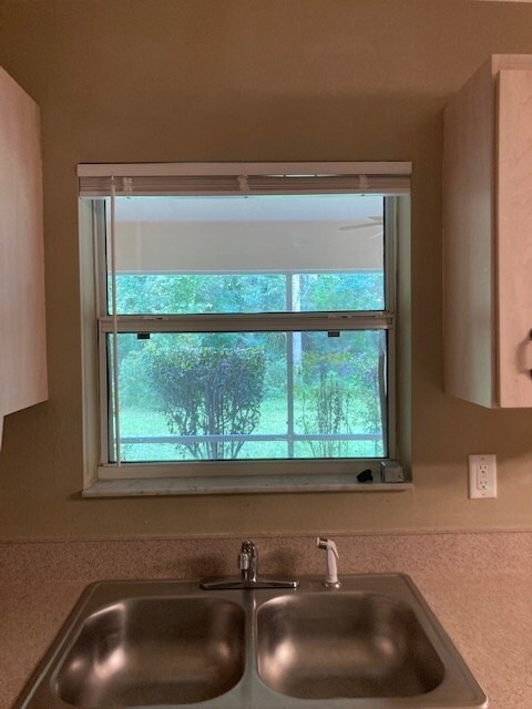 Building Photo - 6 Pony Ln