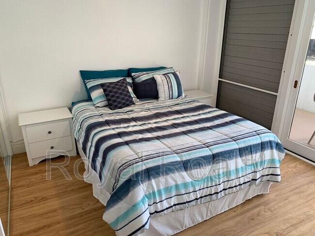 Building Photo - 425 Ena Rd