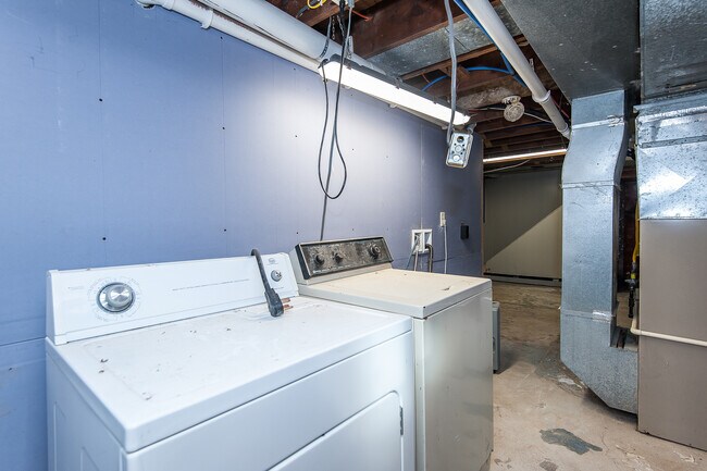 Building Photo - 135 S Fremont St