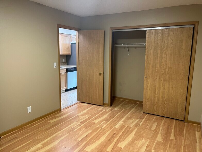 Building Photo - 88 Olive Ct