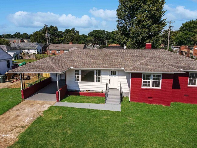 Building Photo - 1049 N Idlewild St