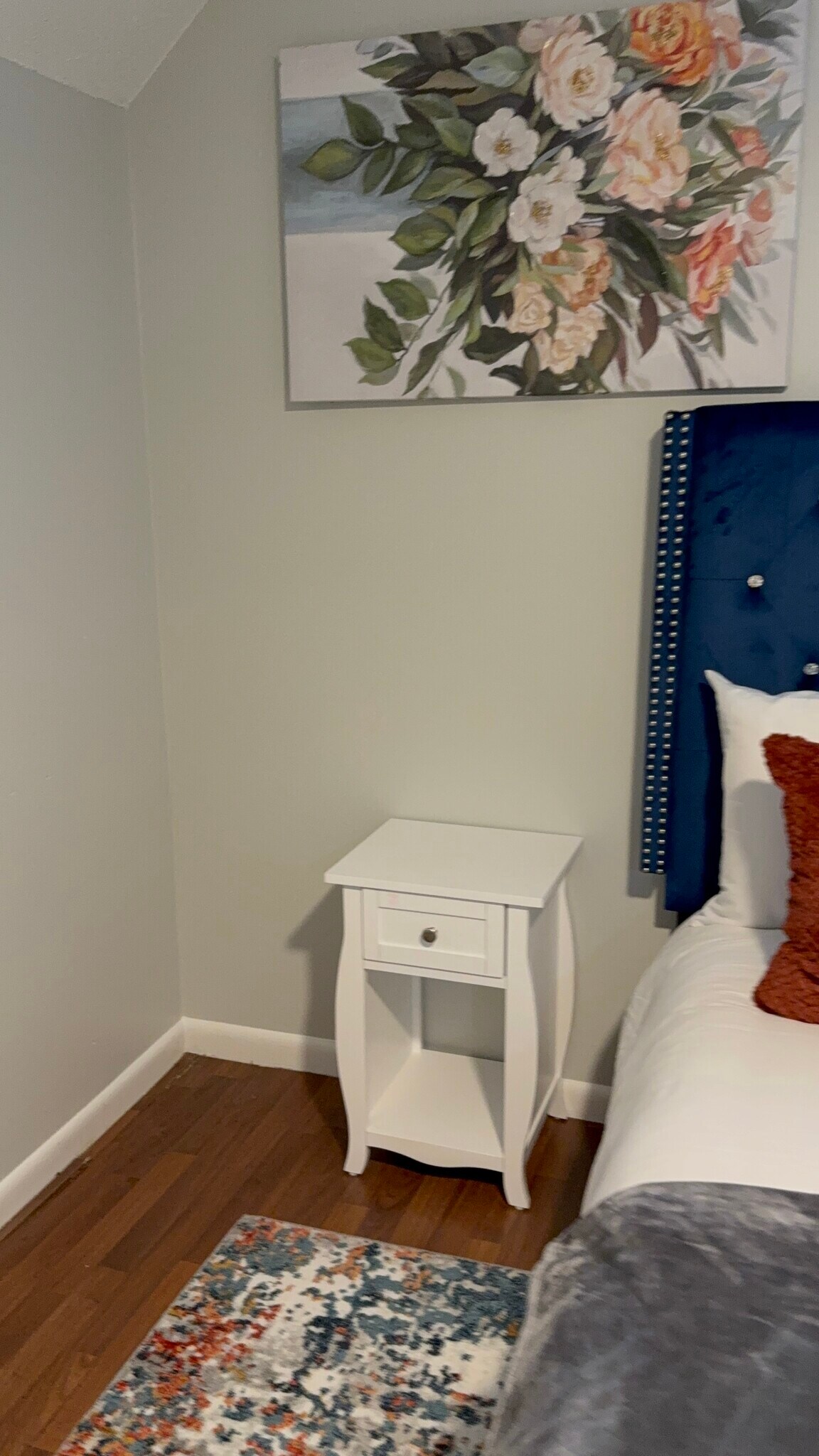 I Need Space Queen Room 3 Night Stand - 117 Baybridge Dr