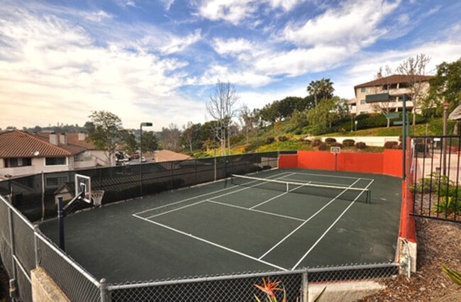 Building Photo - Immaculate Upper End 1 Bed 1 Bath Condo in...
