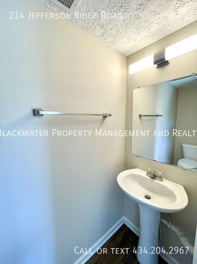 Building Photo - 214 Jefferson Ridge Rd