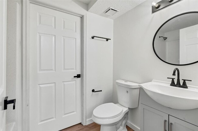 Building Photo - 802 Notre Dame Dr