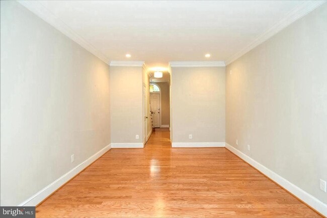 Building Photo - 515 Tobacco Quay