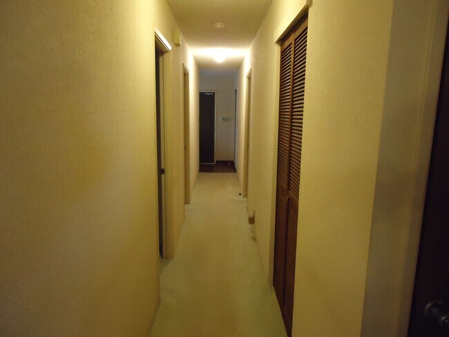 Building Photo - Clean 3 Bedroom, 2 Bath, 2 Car Garage Home in Village with views!!!