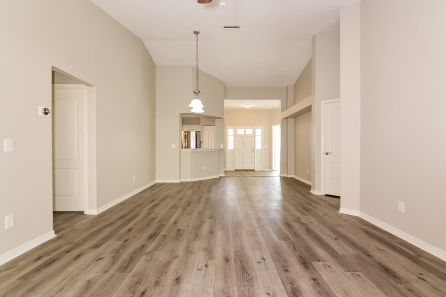 Building Photo - 9726 Cypress Pond Ave