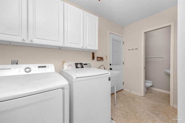 Building Photo - 10033 Via Grande