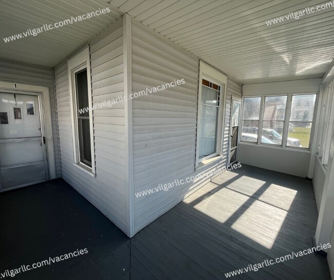 Building Photo - 1114 Pine St