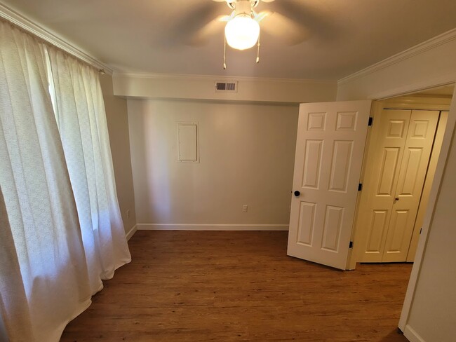 Building Photo - 402 Duck Hunter Ct