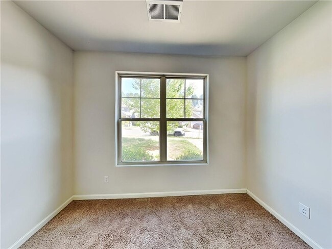Building Photo - 157 Daisy Cir