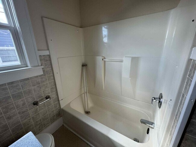 Building Photo - 1611 Nutwood St