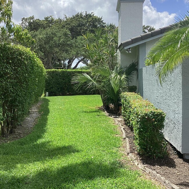 Building Photo - 10496 Augusta Ct