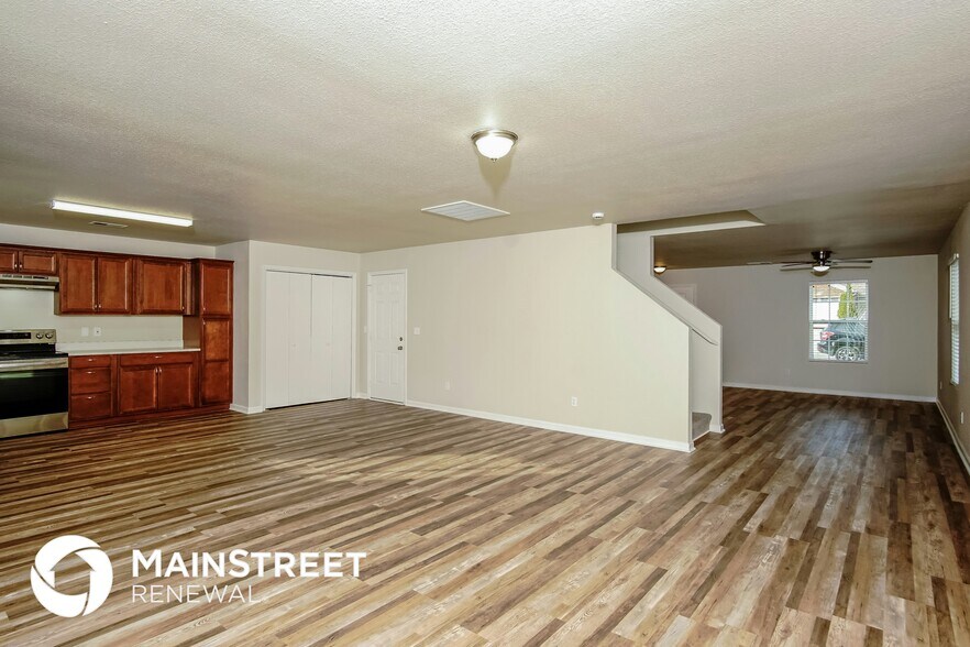 Building Photo - 202 Valleyside Dr NE
