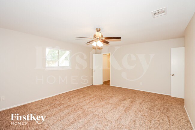 Building Photo - 15818 Nutcracker Ct