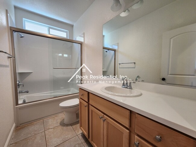 Building Photo - Very Nice 4bd/3ba Elk Grove Home in Gated Community!