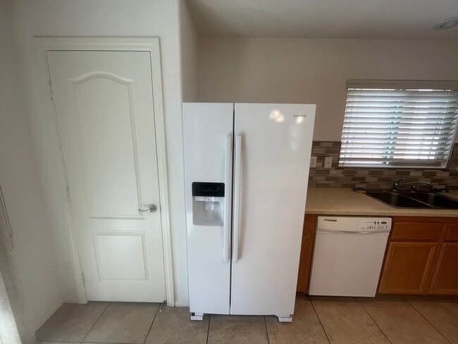 Building Photo - 2 Story-Single Family Home Located in Providence