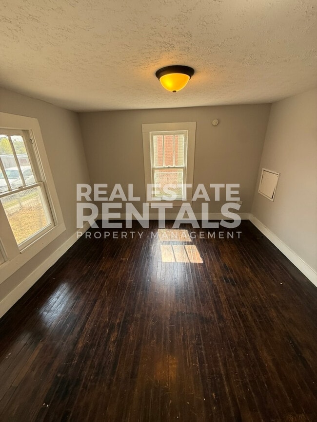 Building Photo - 205 4th St SW