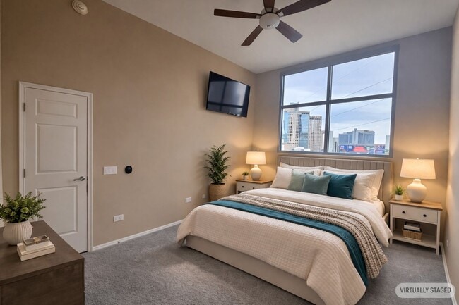 Building Photo - High Rise Stunner!