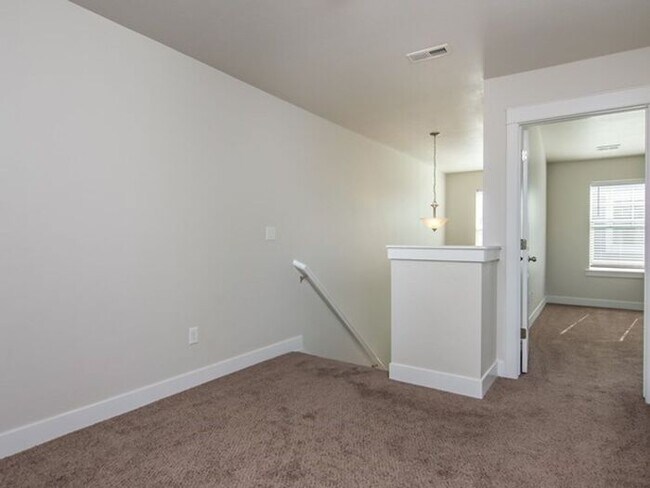 Building Photo - North Salt Lake 3 bed, 2.5 bath, Garage
