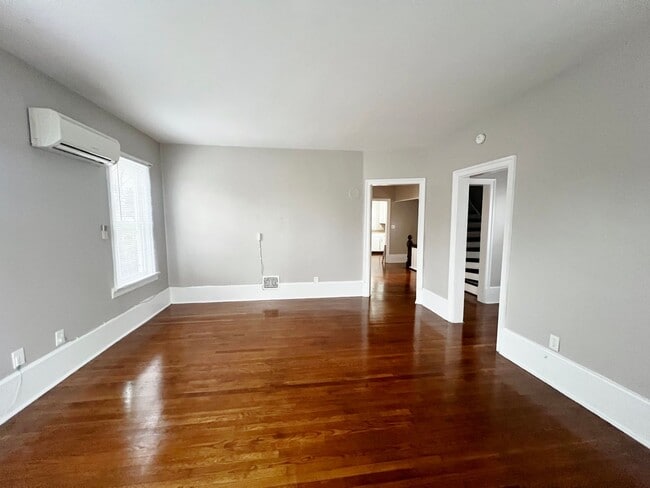 Building Photo - 40 Buxton Ave