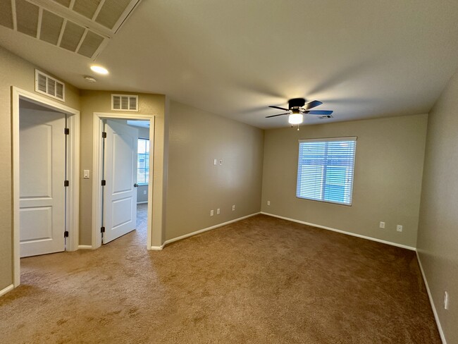 Building Photo - 9341 W Pearblossom Sky Ave