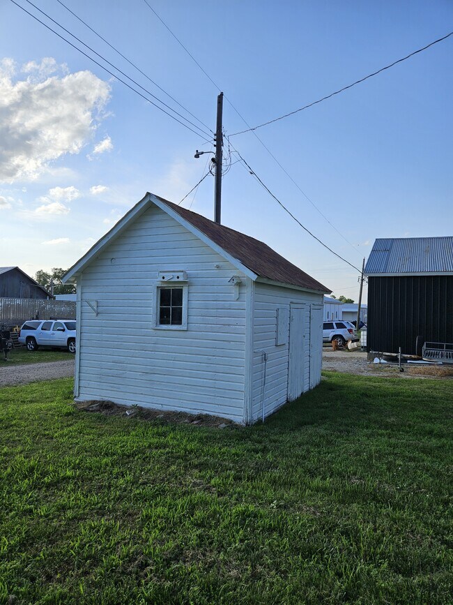 Building Photo - 521 Main St